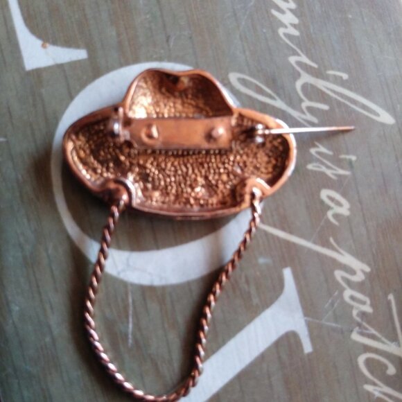 Red hat enamel pin brooch chained Red Hat society red gold purple beautiful - Picture 4 of 7